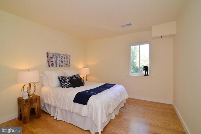 Building Photo - 11803 Breton Ct