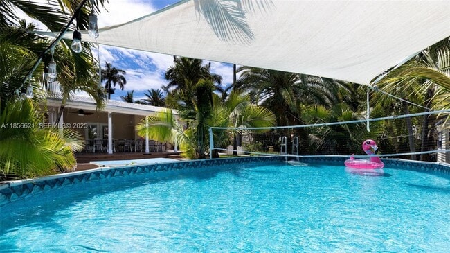 Building Photo - 701 Hollywood Blvd