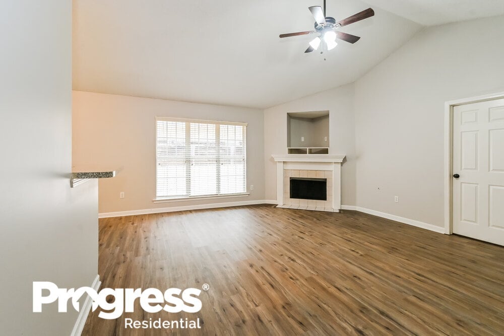 Building Photo - 4060 Triple Crown Loop N