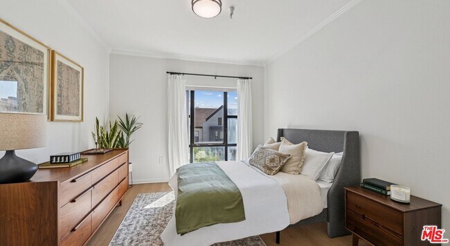 Building Photo - 290 N Hudson Ave