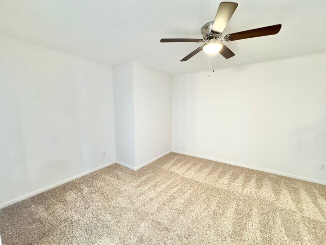Building Photo - ** ROYAL WOOD ** 2 + DEN / 2 BATH - CONDO ...