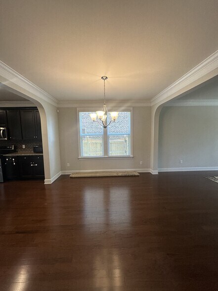 Building Photo - 5448 Pisano St