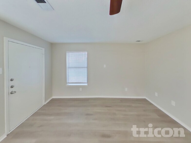 Building Photo - 1624 Bent Brook Dr