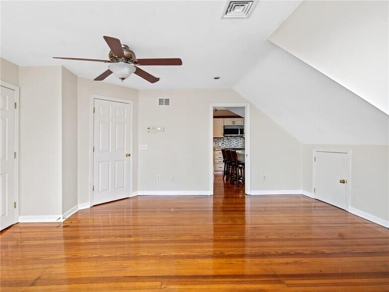 Building Photo - 22 Hudson Pl