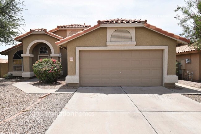 Building Photo - 6943 E Lakeview Ave