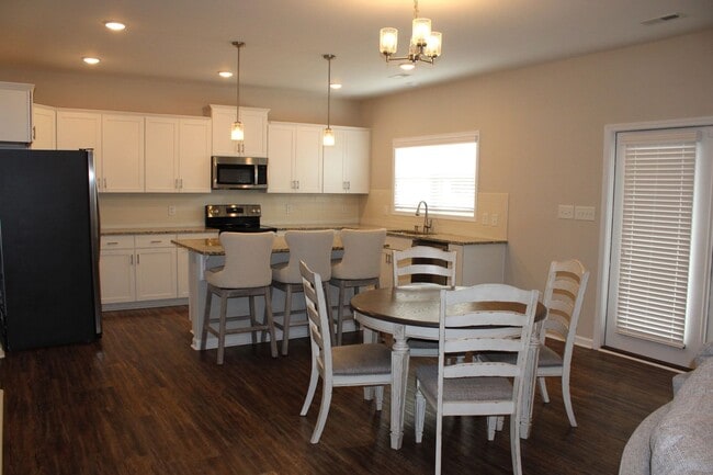 Building Photo - Welcome to your dream home!