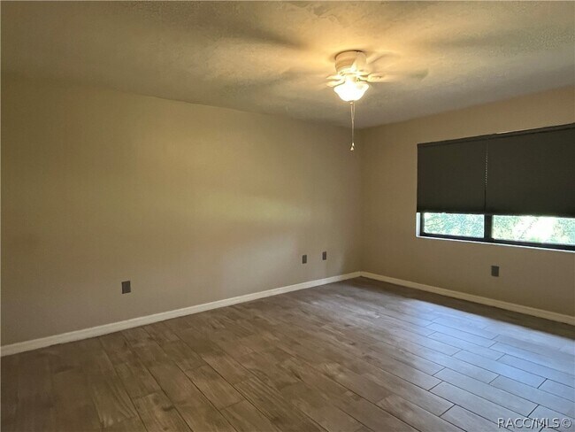 Building Photo - 600 E Gilchrist Ct