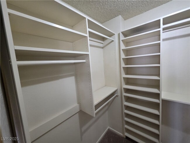 Building Photo - 321 S Bent Creek Dr