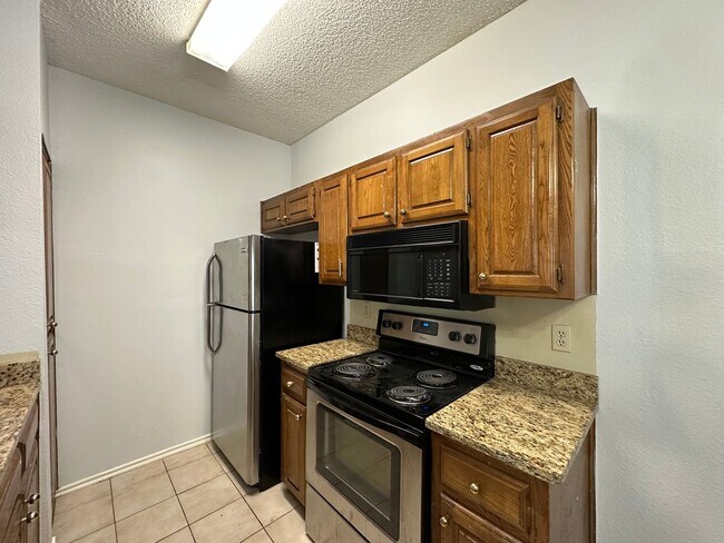 Building Photo - 914 W 26th St