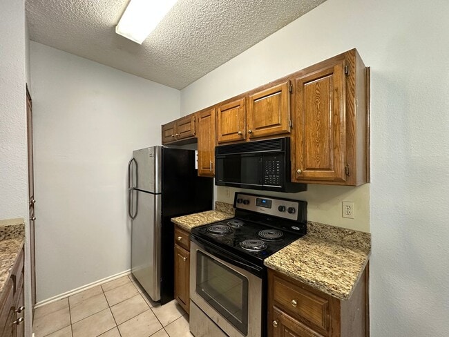 Building Photo - IMMEDIATE MOVE IN - 2 bed 2 bath