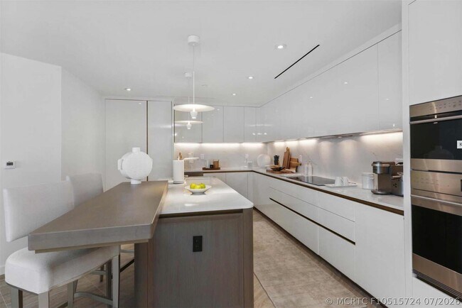 Building Photo - 525 N Fort Lauderdale Beach Blvd