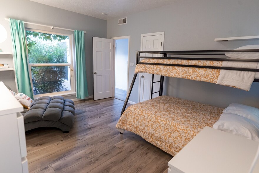 Building Photo - 9316 Tanoan Dr NE