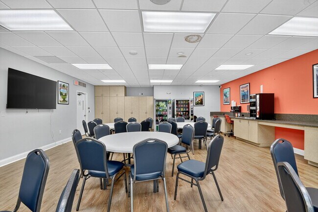 Building Photo - 7076 Huntington Ln