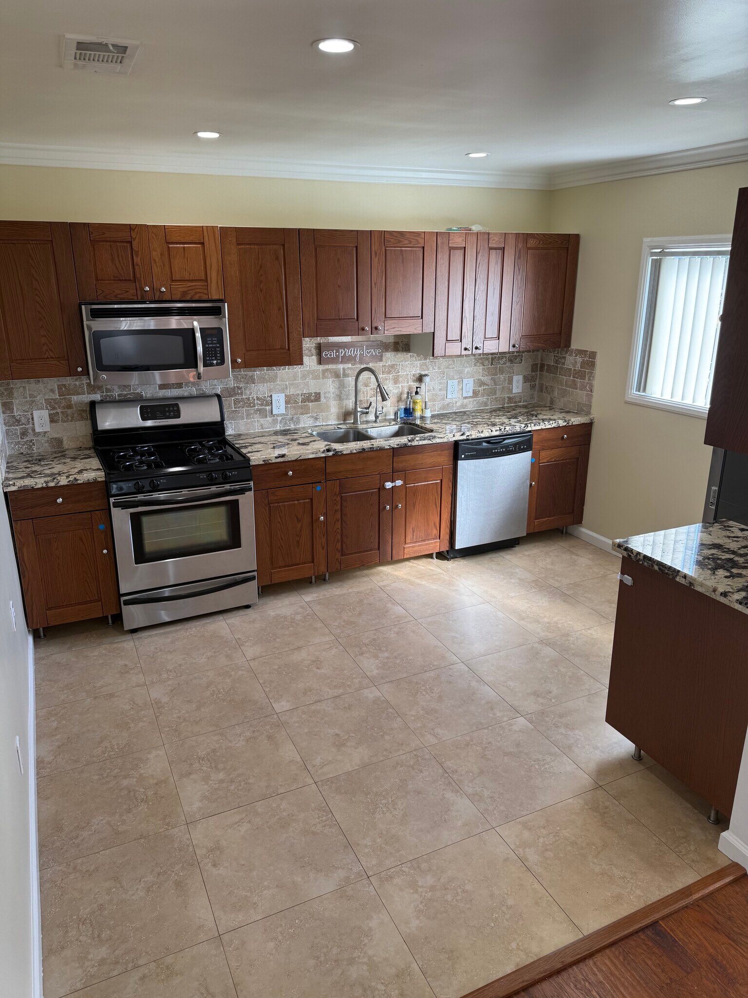 Building Photo - 10548 Tinker Ave