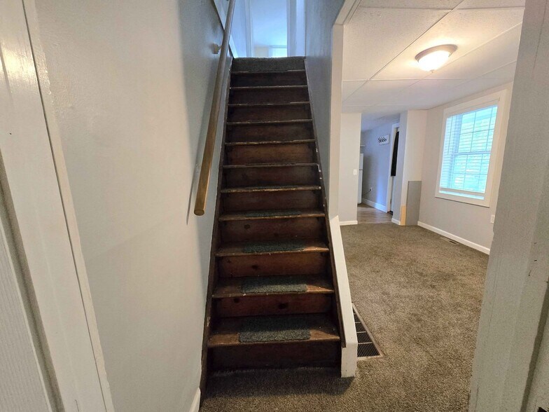 Stairs to bedrooms - 272-102 W William St