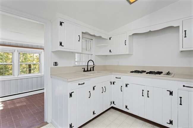 Building Photo - 80 Victory St