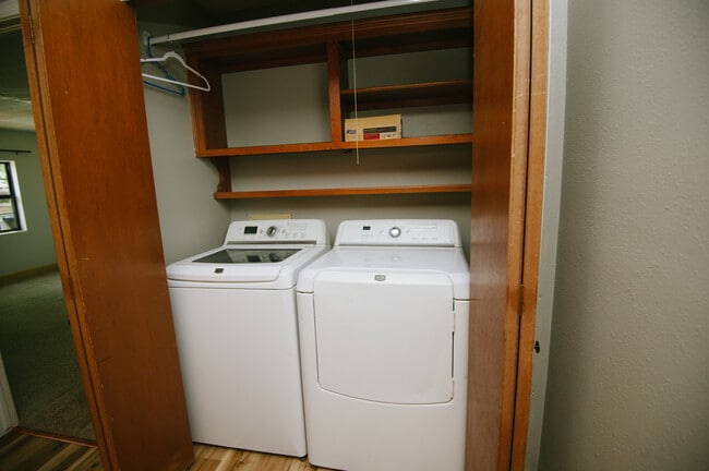 Building Photo - 2204 Post Oak Dr