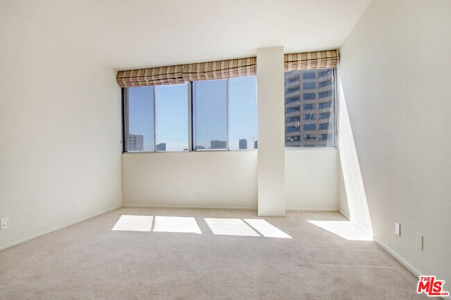 Building Photo - 10433 Wilshire Blvd