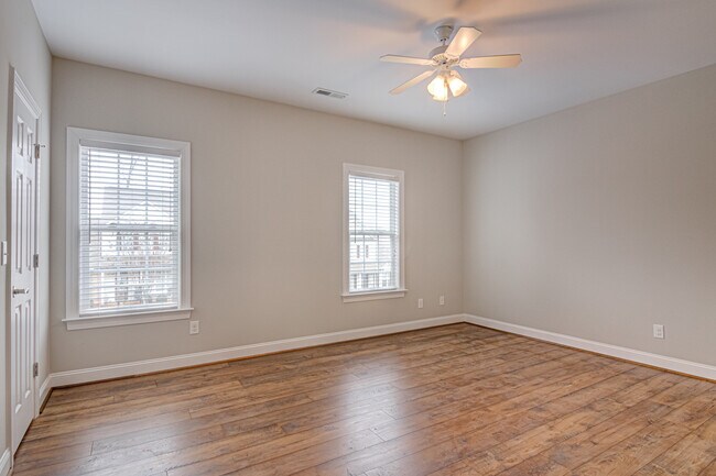 Spacious Second Bedroom - 4 Nandina Dr