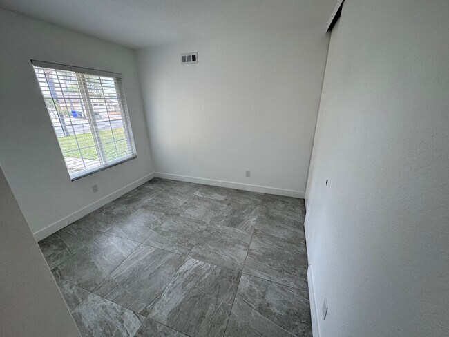 Building Photo - 10026 Baffin Dr