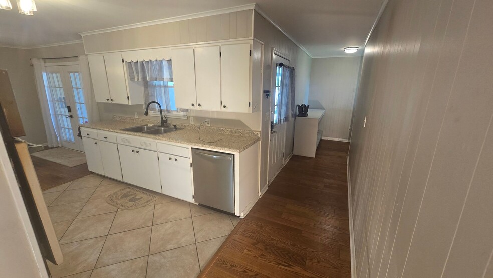 Kitchen - 868 steiner rd