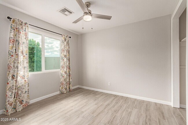 Building Photo - 501 E El Camino Dr