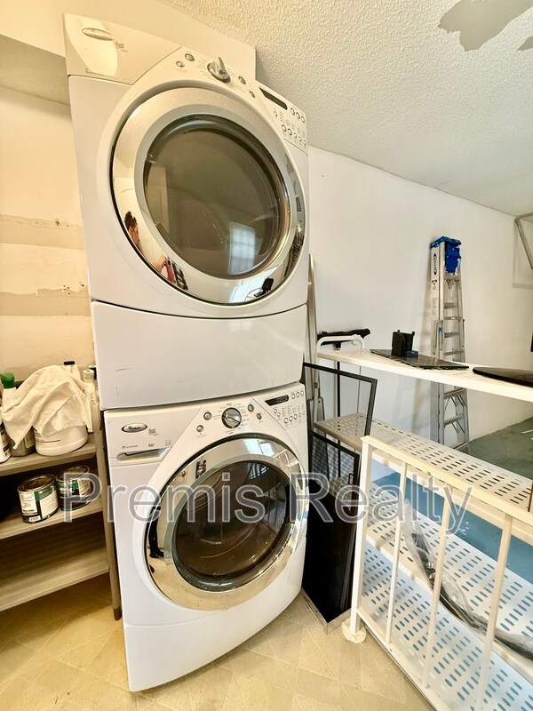 Building Photo - 1070 Sanabel Ct