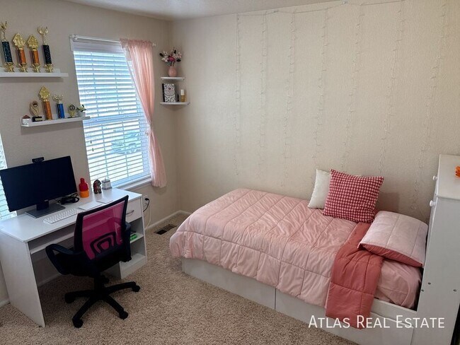 Building Photo - 14050 Hudson St