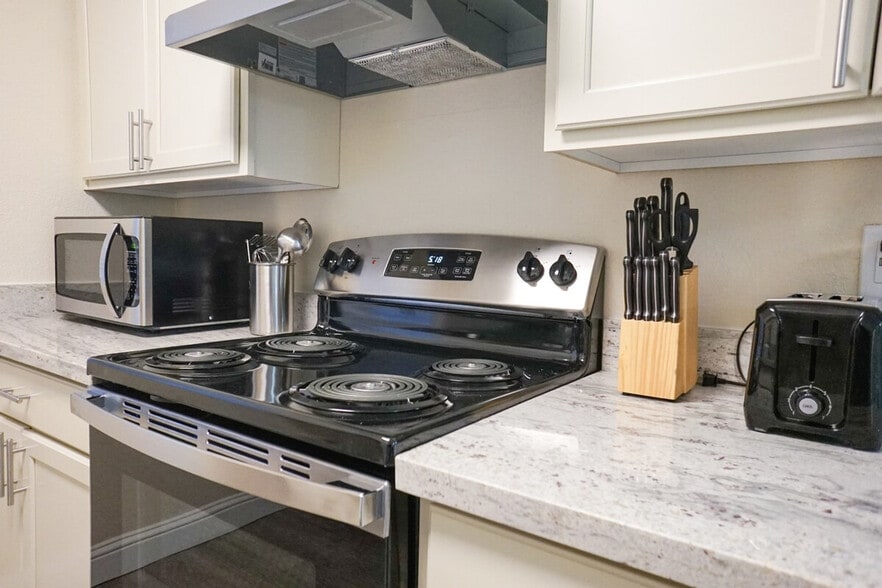 Building Photo - 12701 N Pennsylvania Ave