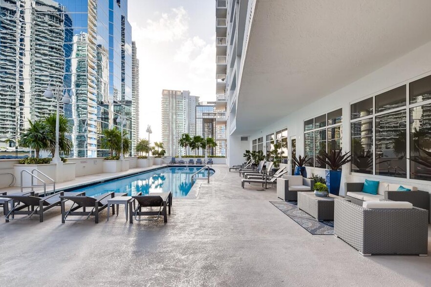 Building Photo - 1200 Brickell Bay Dr