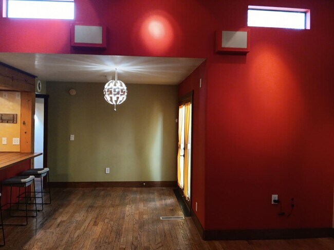 Building Photo - 2427 Northwest Cir NW