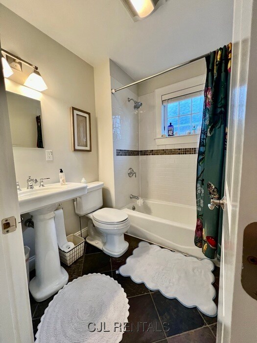 Building Photo - 150 Vassal Ln