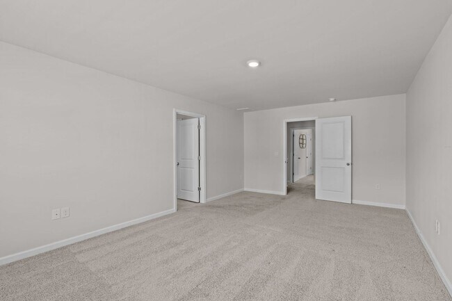Building Photo - Spacious 5 Bedroom Home with a Fully Fence...