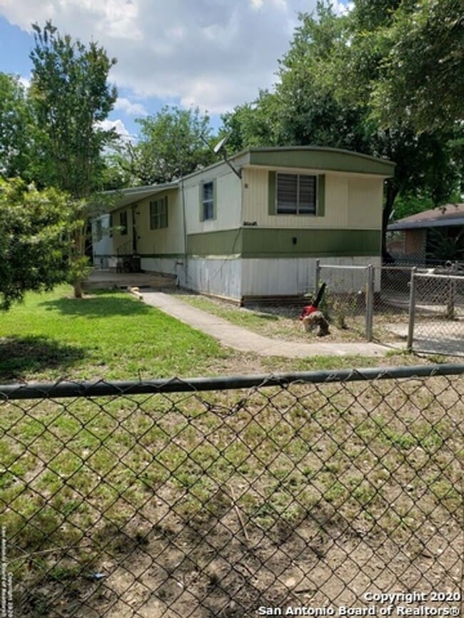 Building Photo - Welcome home to 8509 Northmont!