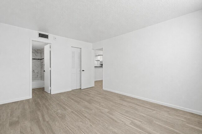 Building Photo - 2929 S Ocean Blvd