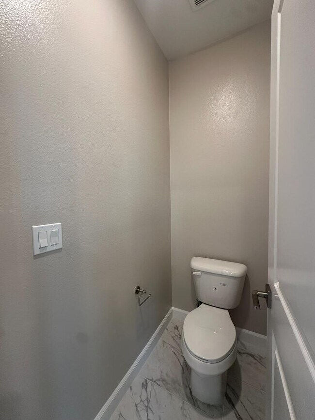 Building Photo - 2055 Woolem Pl