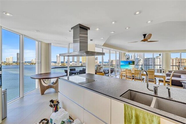 Building Photo - 2600 Island Blvd