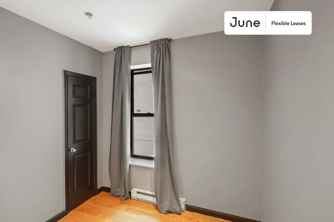 Building Photo - 15 W 107th St