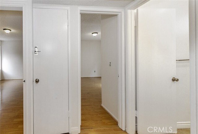 Building Photo - 914 E Elk Ave