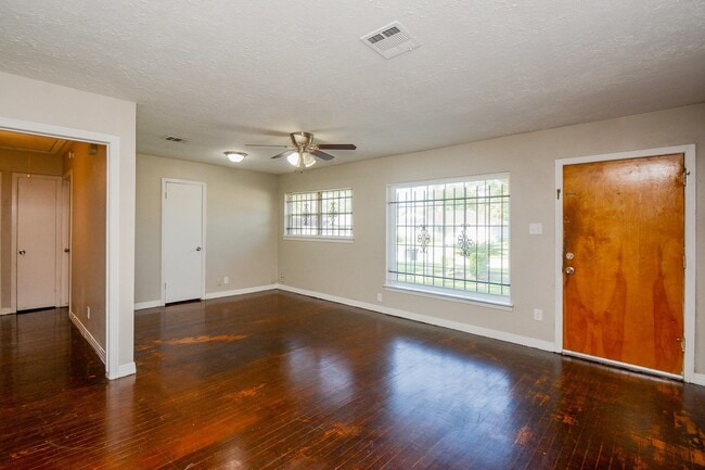 Building Photo - 10214 Rockaway Dr