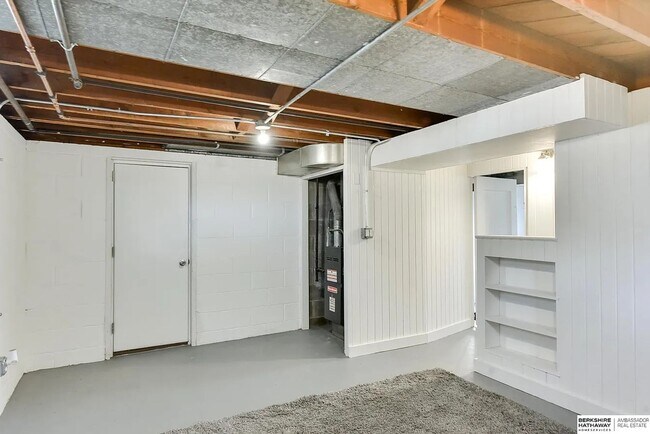 Building Photo - Fully Renovated Florence Gem with Modern Finishes & Historic Charm