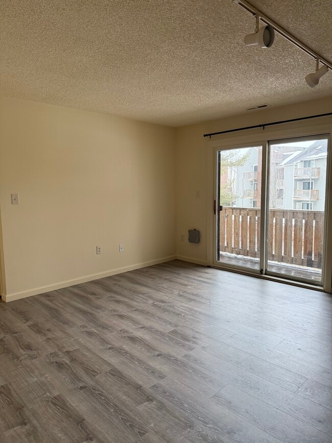 Building Photo - 309 Ravens Crest Dr