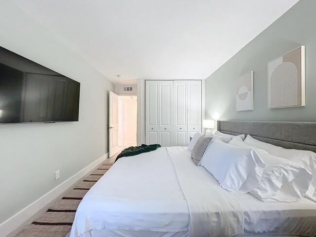 Building Photo - 1401 SE 15th St