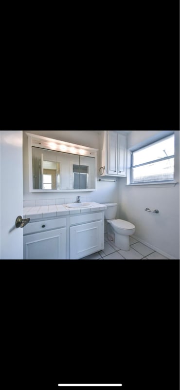 Building Photo - 606 W Ridge Dr