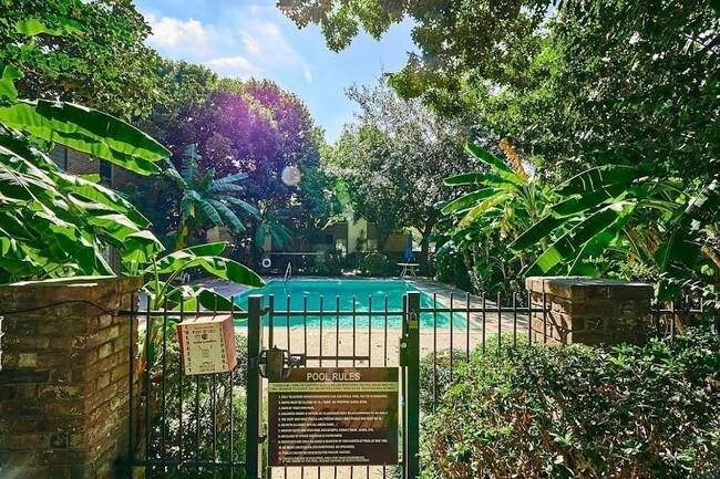 Building Photo - 10051 Westpark Dr