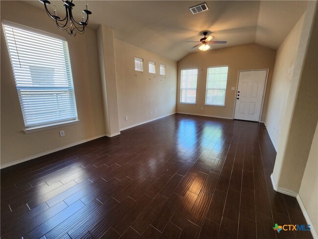 Building Photo - 538 Creekside Cir
