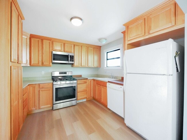 Building Photo - 2 Bed 1.5Bath Single-family House Availabl...