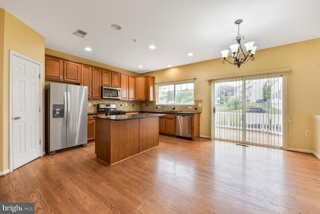 Building Photo - 730 Emerald Hill Dr NE