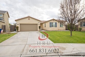 Building Photo - SW-Bakersfield features 3 bed 2 bath with ...