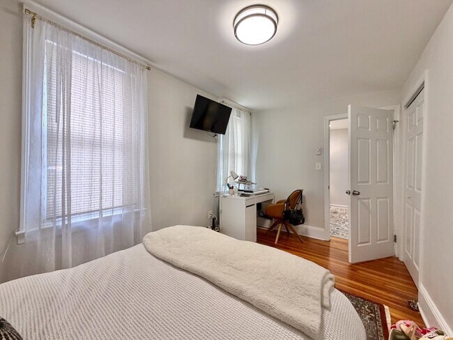 Building Photo - 331 4th St